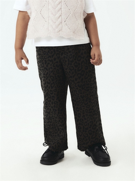 Se NAME IT Leo Twill Bukser Bella Mockingbird hos SmartKidz