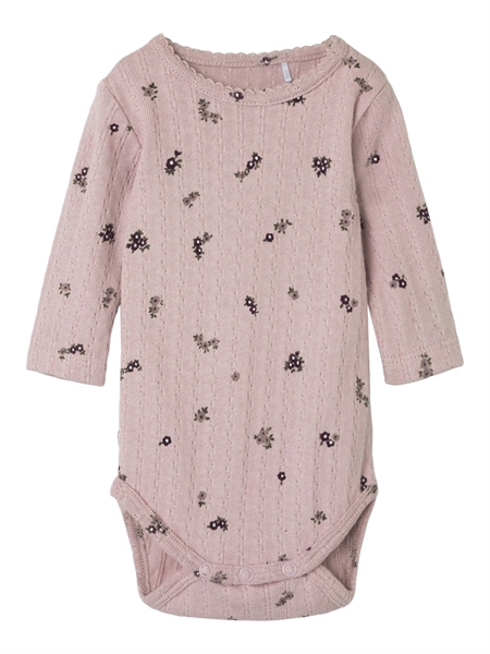 Se NAME IT Hulmønster Body Lower Burnished Lilac hos SmartKidz