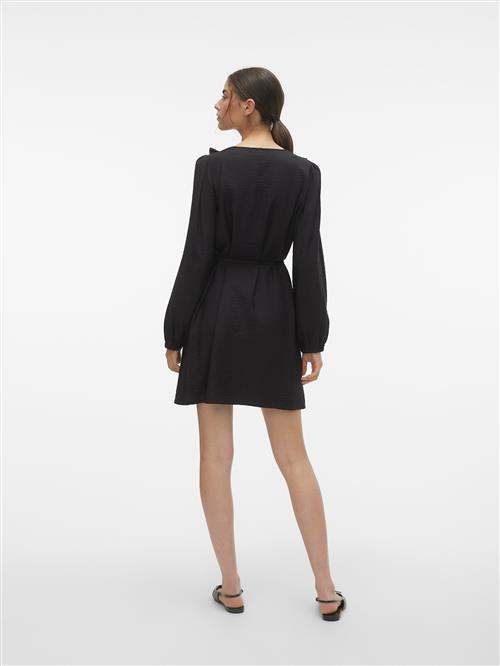 Se VERO MODA Kjole 'PURA'  sort ved About You