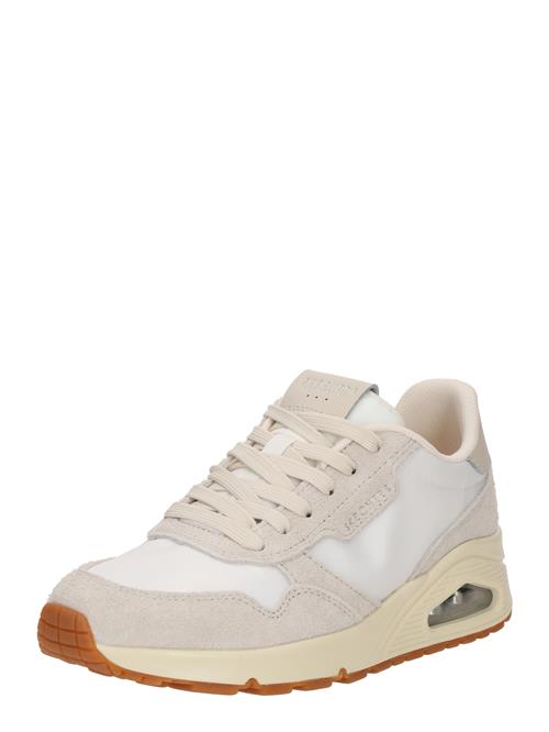 Se SKECHERS Sneaker low 'UNO'  lysebeige / hvid ved About You