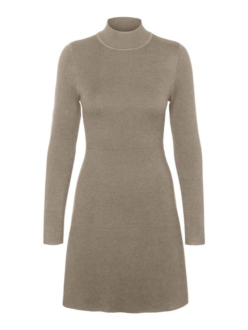 Se VERO MODA Strikkjole 'Gold'  lysebrun ved About You