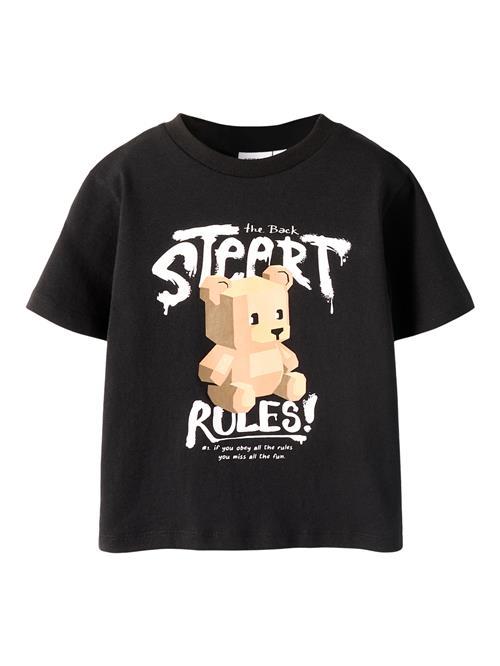 Se NAME IT T-Shirt Lauken Black hos SmartKidz