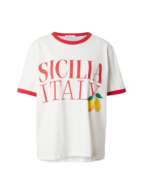 Se STUDIO SELECT Shirts 'Zoe'  gul / rød / hvid ved About You