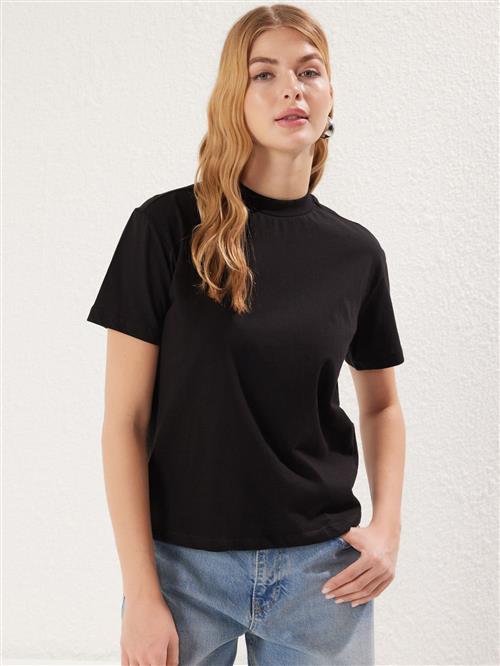 Se Trendyol Shirts  sort ved About You