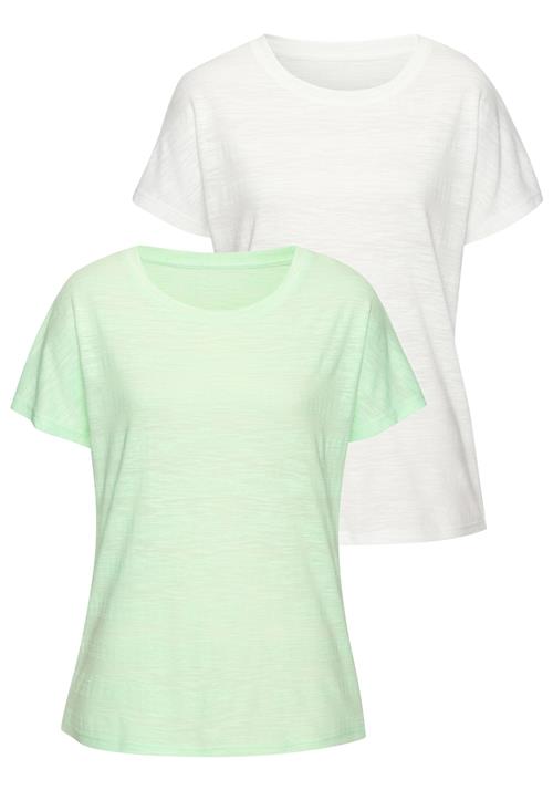 Se VIVANCE Shirts  pastelgrøn / hvid ved About You