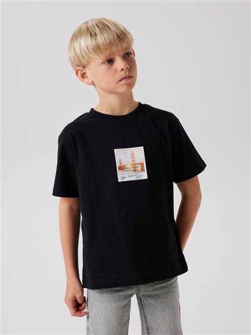Se NAME IT T-shirt Frode Black hos SmartKidz