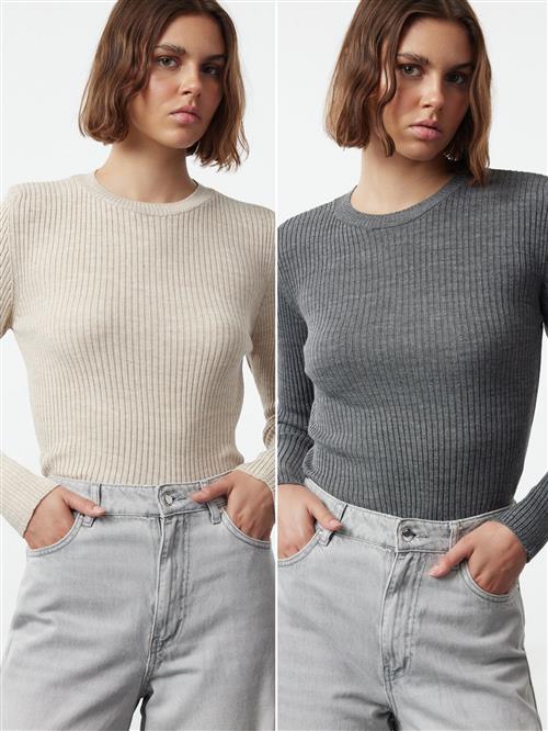 Se Trendyol Pullover  creme / mørkegrå ved About You