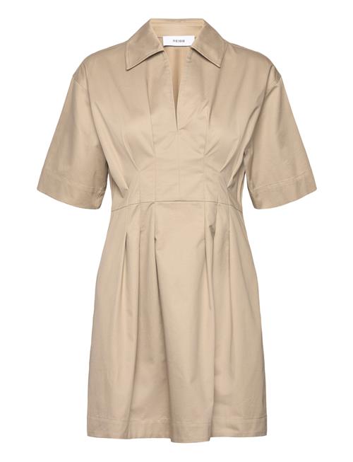 Se Rosalie Reiss Beige ved Booztlet