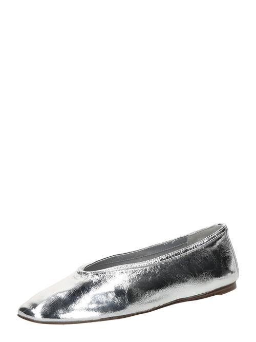 Se STEVE MADDEN Ballerinasko 'Leni'  sølv ved About You