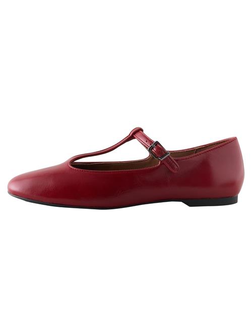 Se Next Ballerinasko med rem 'Forever Comfort'  mørkerød ved About You