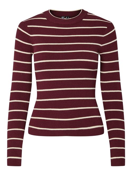 Se PIECES Pullover  carminrød / naturhvid ved About You