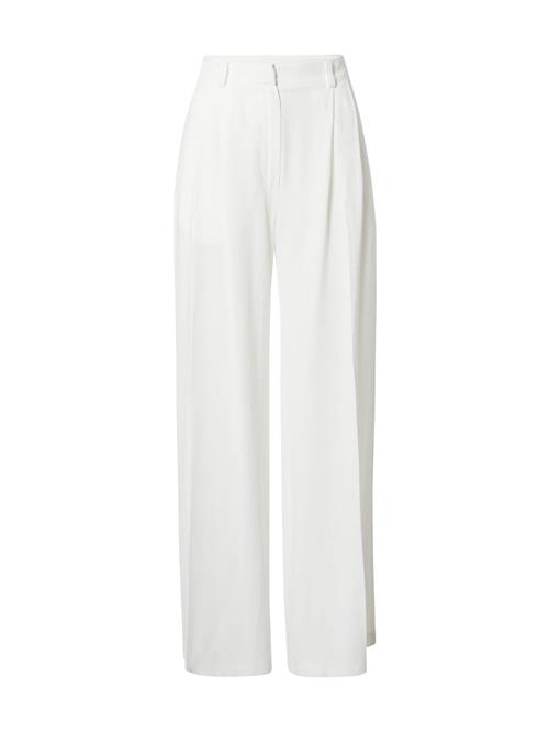 Se A LOT LESS Bukser med lægfolder 'Elisa'  offwhite ved About You