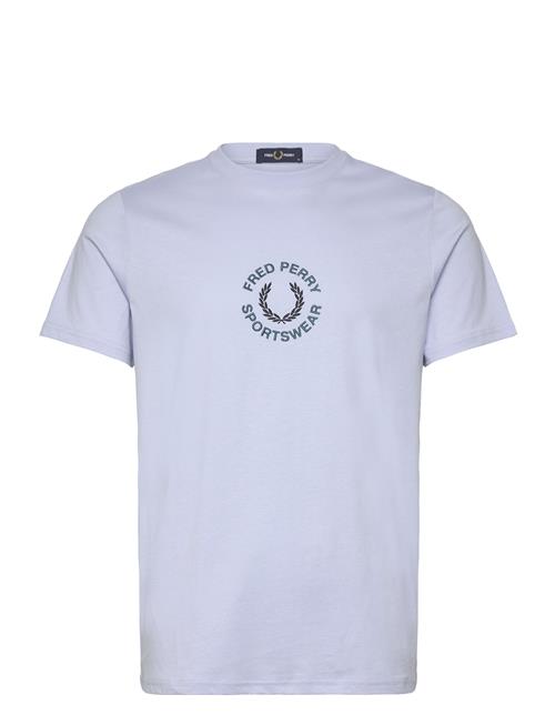 Se Sportswear Graphic Tee Fred Perry Blue ved Booztlet