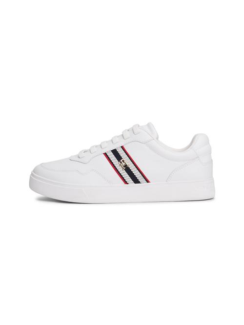 Se TOMMY HILFIGER Sneaker low  rød / sort / hvid ved About You