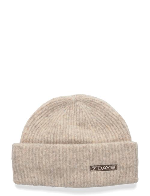 Se Beanie 7 DAYS Active Beige ved Booztlet