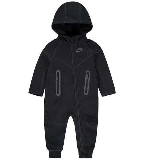 Se Nike Heldragt - Sort hos KidsWorld