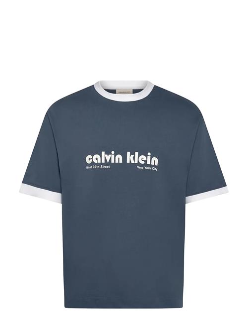 Se Ss Retro Logo Ringer 16S Rlxd Te Calvin Klein Jeans Blue ved Booztlet