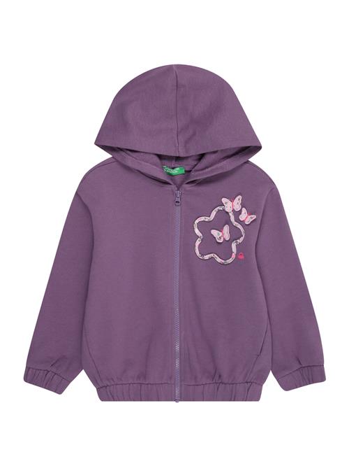 Se UNITED COLORS OF BENETTON Sweatjakke  brombær / lyserød ved About You