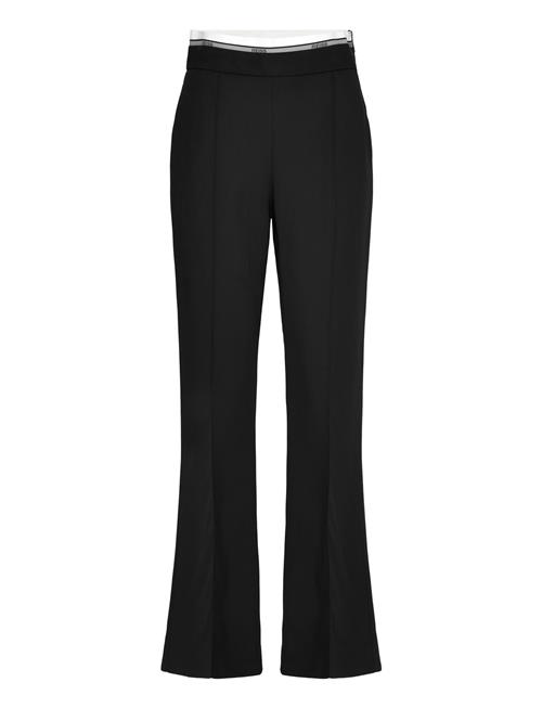 Se Sian Reiss Black ved Booztlet