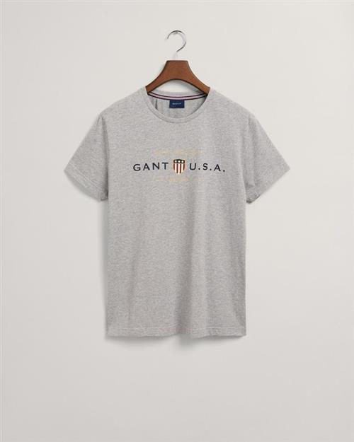 D1. BANNER SHIELD SS T-SHIRT