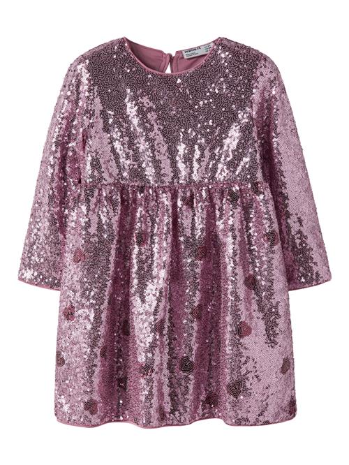 Se NAME IT Glimmer Kjole Ruscing Lilac Sachet hos SmartKidz