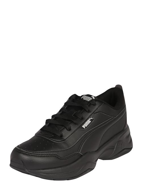 Se PUMA Sneaker low 'Cilia'  sort / hvid hos About You