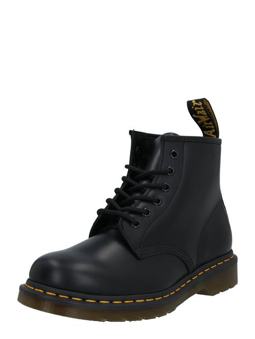 Se Dr. Martens Snørestøvler  sort hos About You