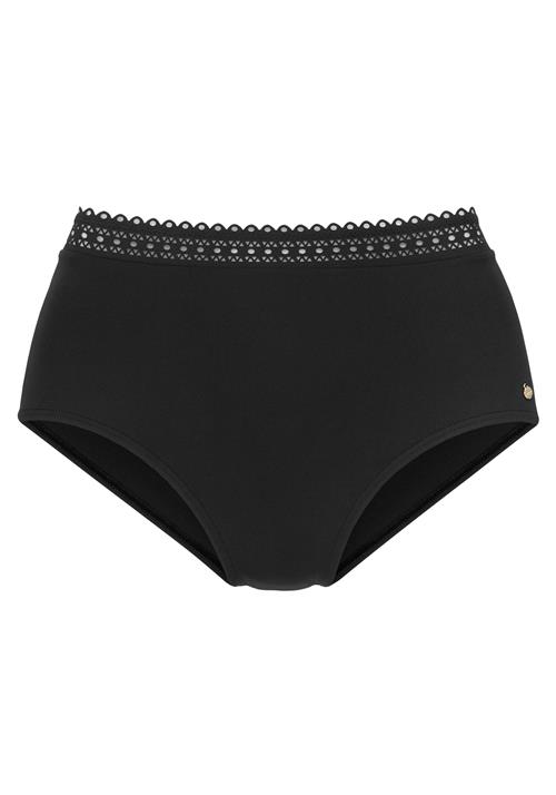 Se s.Oliver Bikinitrusse  sort ved About You