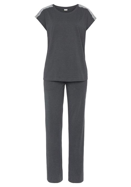 Se s.Oliver Pyjamas  grå ved About You