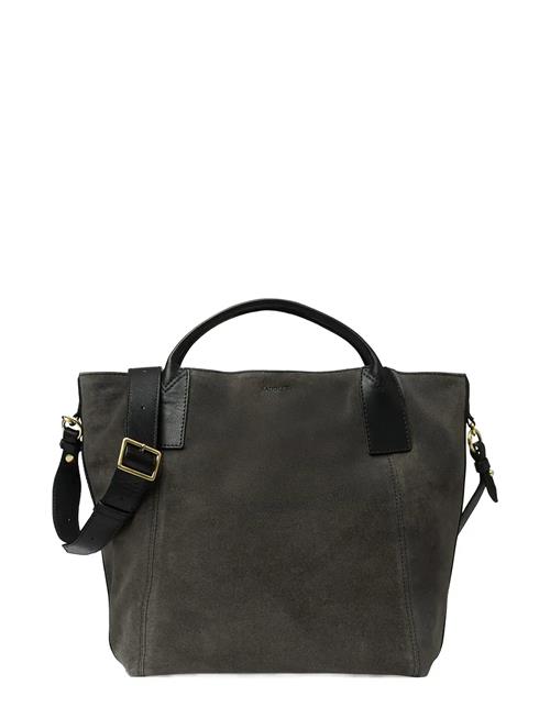 Inés Saddler Black