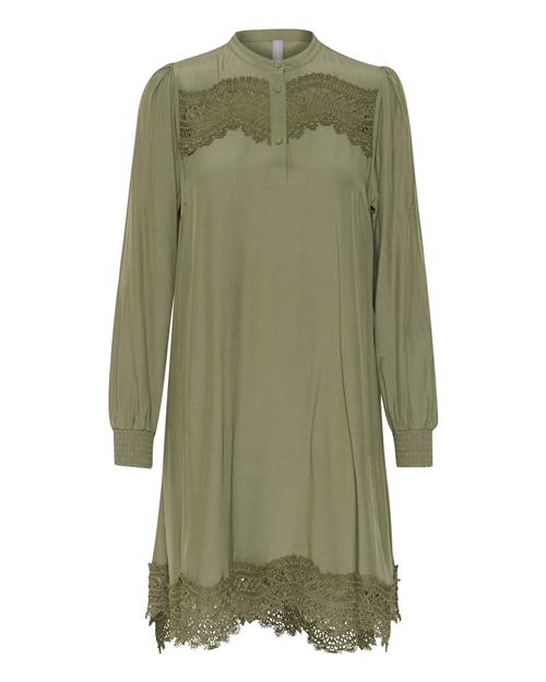 Se CULTURE Kjole 'Tiffany '  oliven ved About You