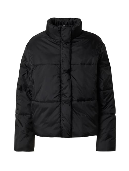 Se A LOT LESS Overgangsjakke 'Inga'  sort ved About You