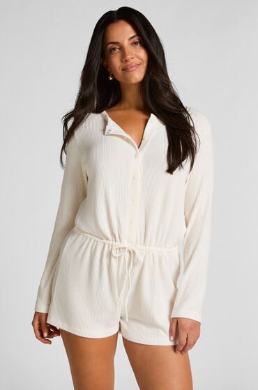 Se Hunkemöller Onesie-jumpsuit short i jersey rib hvid ved Hunkemøller