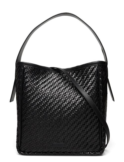 Iwa, Black Twill, O Cala Jade Black