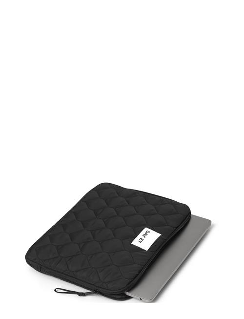 Day Gweneth Re-Q Dash Folder13 DAY ET Black