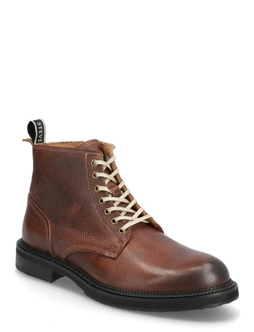 Kenny Black Sneaky Steve Brown