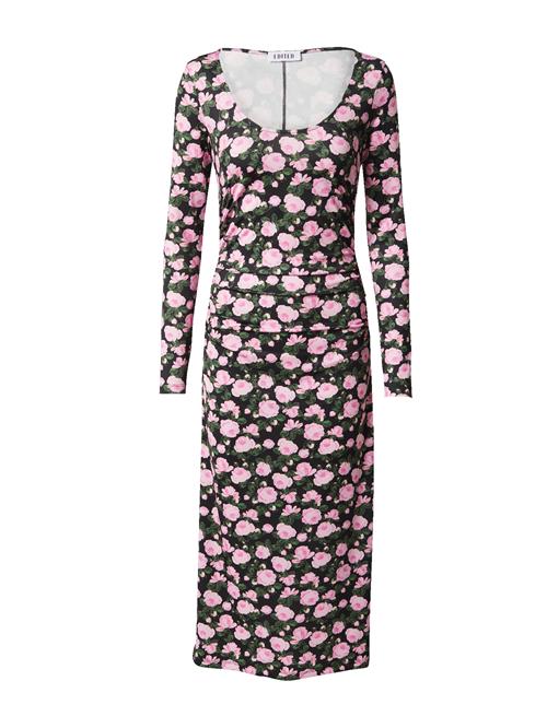 Se EDITED Kjole 'Thekla'  pink ved About You