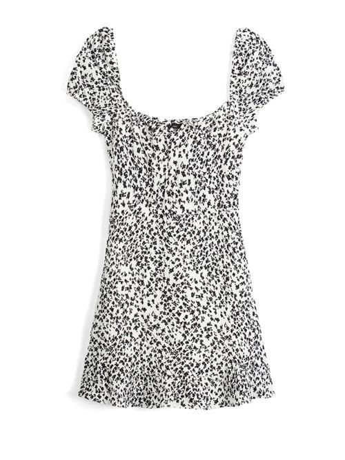 Se Bershka Kjole  sort / hvid ved About You