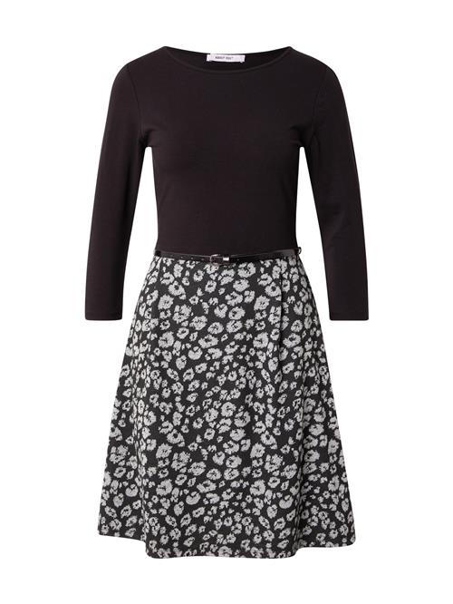 Se ABOUT YOU Kjole 'Giulia'  grå / sort hos About You