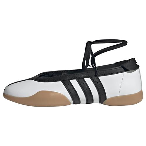 ADIDAS ORIGINALS Ballerinasko med rem 'Taekwondo Mei'  sort / hvid