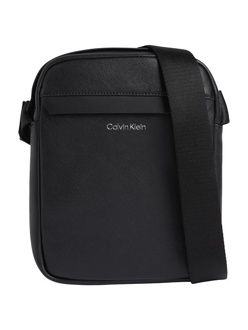 Calvin Klein Skuldertaske 'MUST'  sort