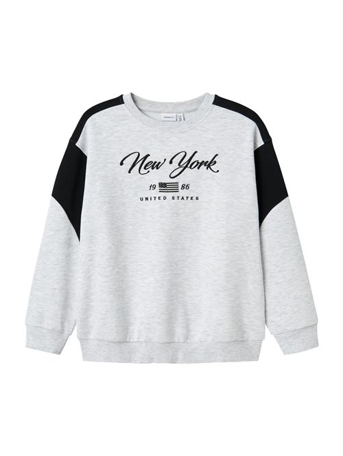 NAME IT Sweatshirt 'NKMKERA'  lysegrå / sort