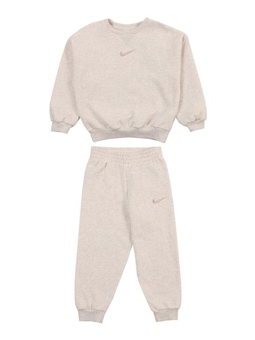 Se Nike Sportswear Joggingdragt 'Essential'  elfenben / beige-meleret hos About You
