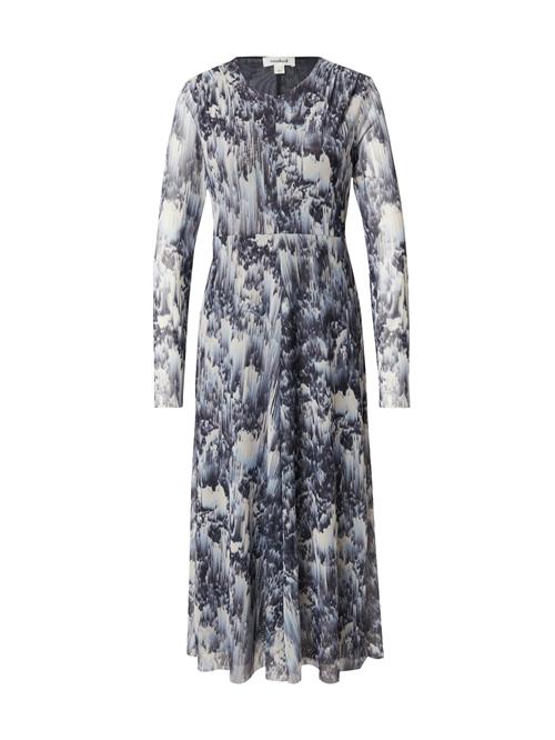 Se SOAKED IN LUXURY Kjole 'Hartley'  marin / lyseblå / taupe / hvid hos About You