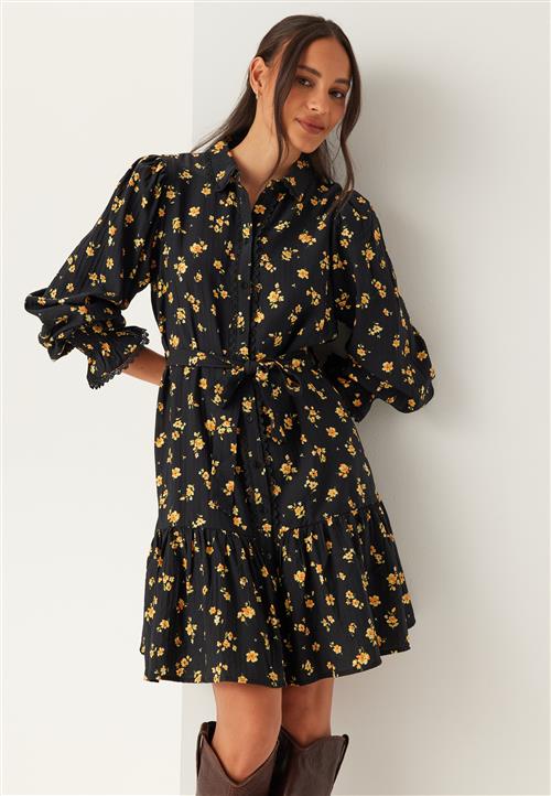 Se VILA Viclo Yle L/S SHIRT DRESS hos Bubbleroom