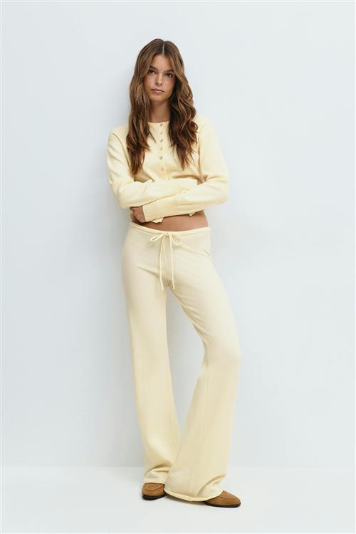Gina Tricot - Knitted trousers - lavtaljede bukser - Gul - L - Dame