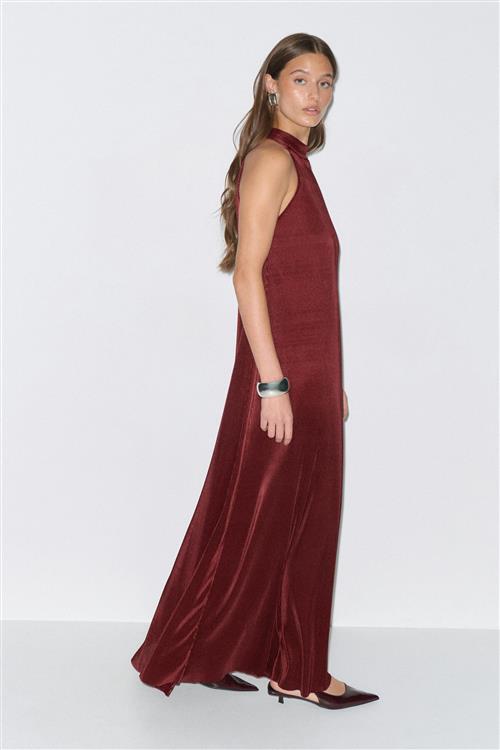 Gina Tricot - Pleated maxi dress - Lange kjoler - Rød - S - Dame