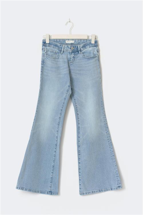 Gina Tricot - Ultra low flare tall jeans - ultra low waist - Blå - 40 - Dame