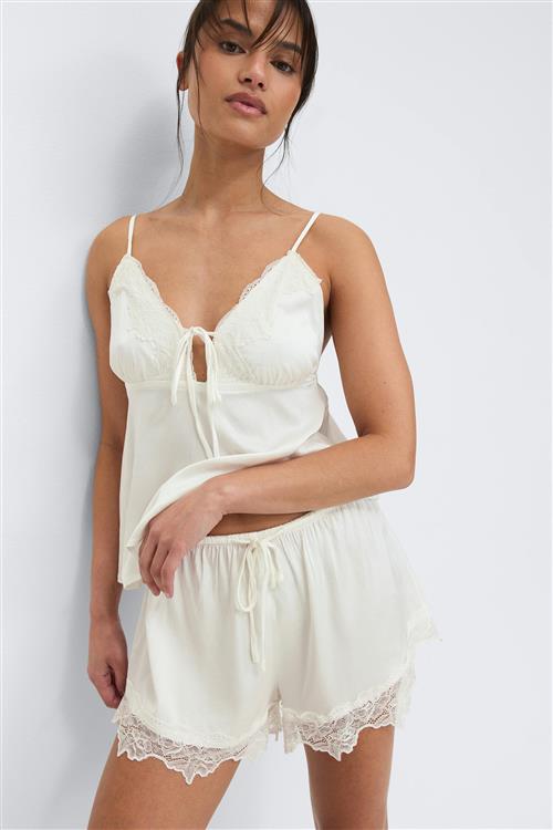 Gina Tricot - Satin loungewear shorts - Shorts - Hvid - L - Dame