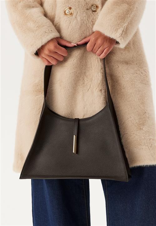 Liffner Pointy Shoulder Bag